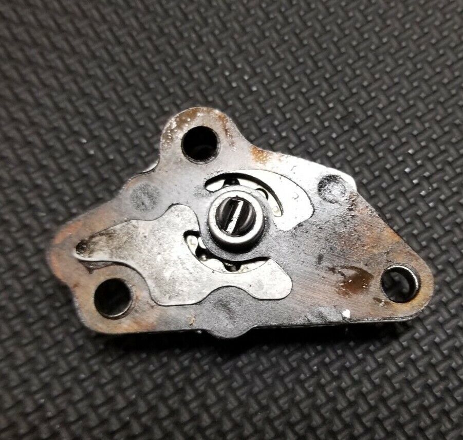 2001 Honda XR70R CRF70F Oil Pump Assemby 15100-GB5-811 (6D)